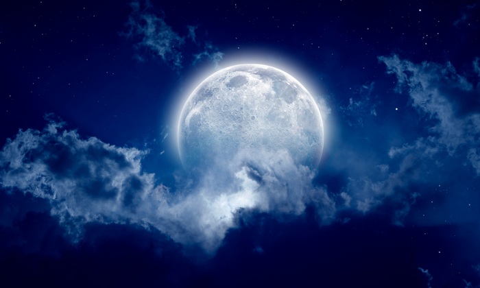 Un Halloween diverso, ma reso magico dalla presenza della luna blu